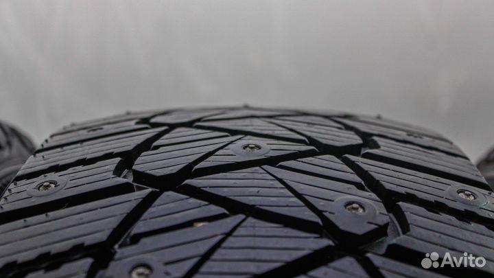 Goodyear Ultragrip 600 215/55 R17 98T