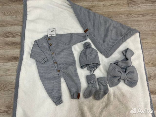 Вязанный комплект на выписку