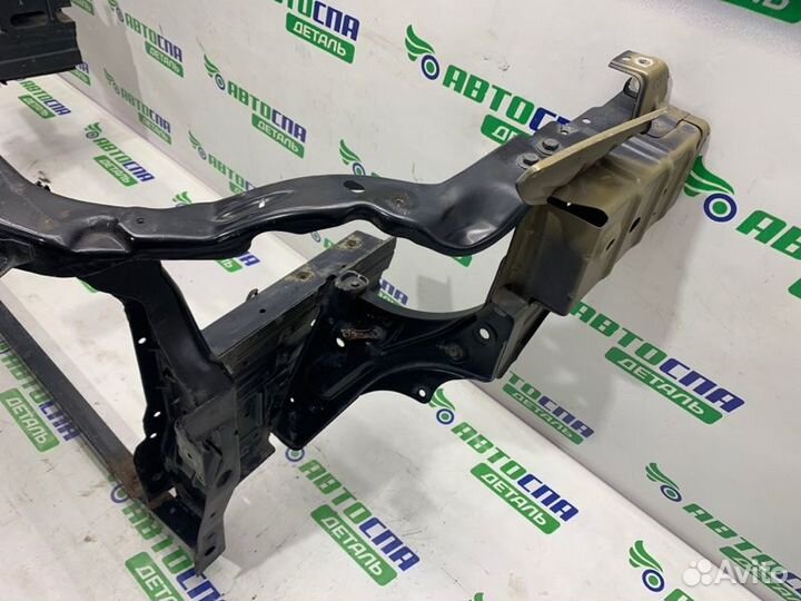 Телевизор панель радиаторов передний Nissan