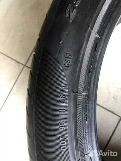 Pirelli P Zero 255/40 R20 и 285/35 R20 101W