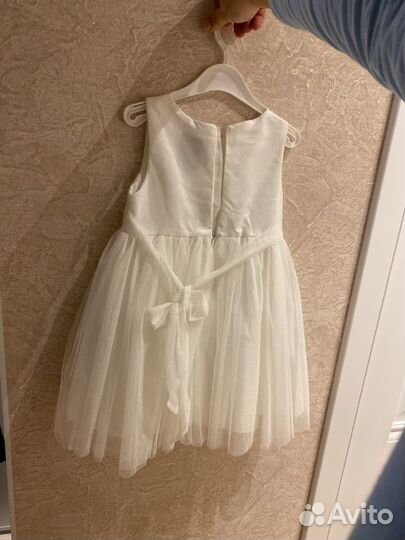 Платье нарядное белое 104