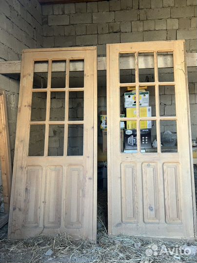 Деверянные двери и окно