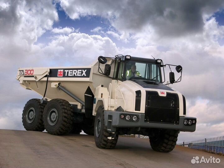На разборке Терекс Terex карьерные самосвалы