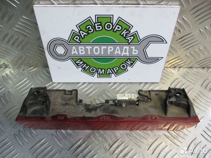 Фонарь задний стоп-сигнал Nissan X-Trail T30 2002г