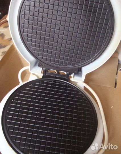 Электровафельница brand