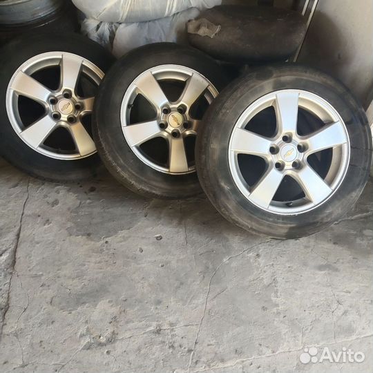 Kumho Solus KH17 R16