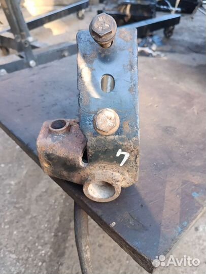 Ось рычага подвески нижния Рено мастер 2 2003г