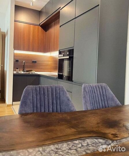 Кухня угловая с барной стойкой