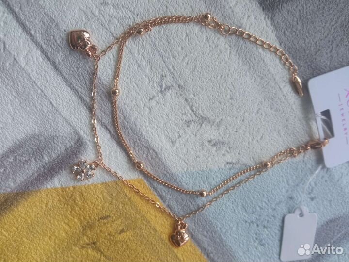 Браслет с подвесками под золото