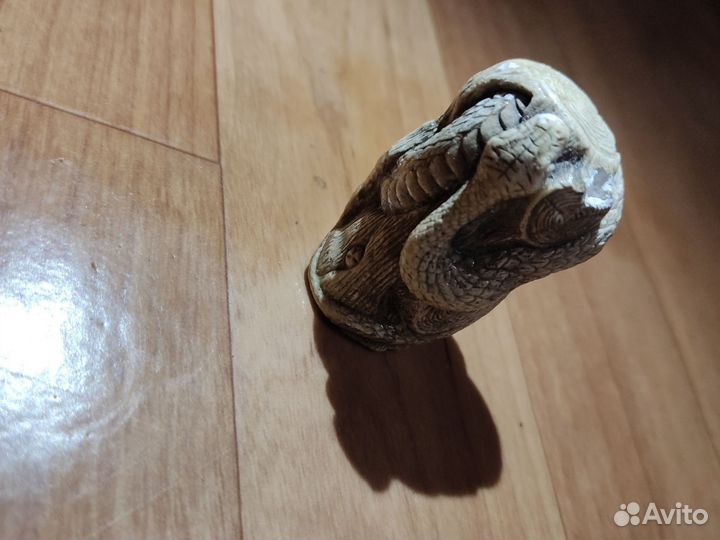 Фигурка змеи