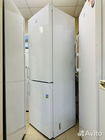 Холодильник Indesit(no frost)