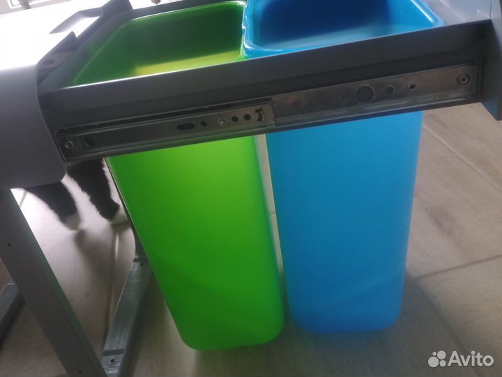 Выдвижное мусорное ведро