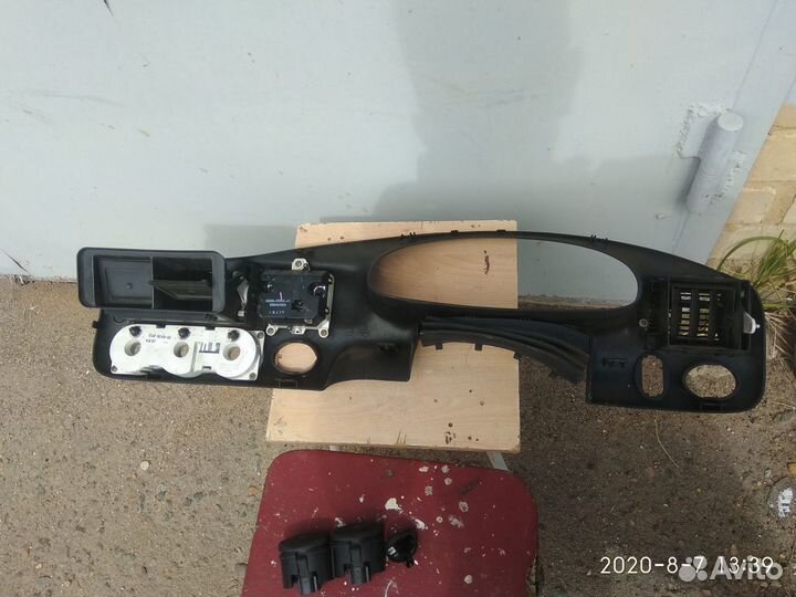 Для Ford Escort 95-00 передняя панель в комплекте