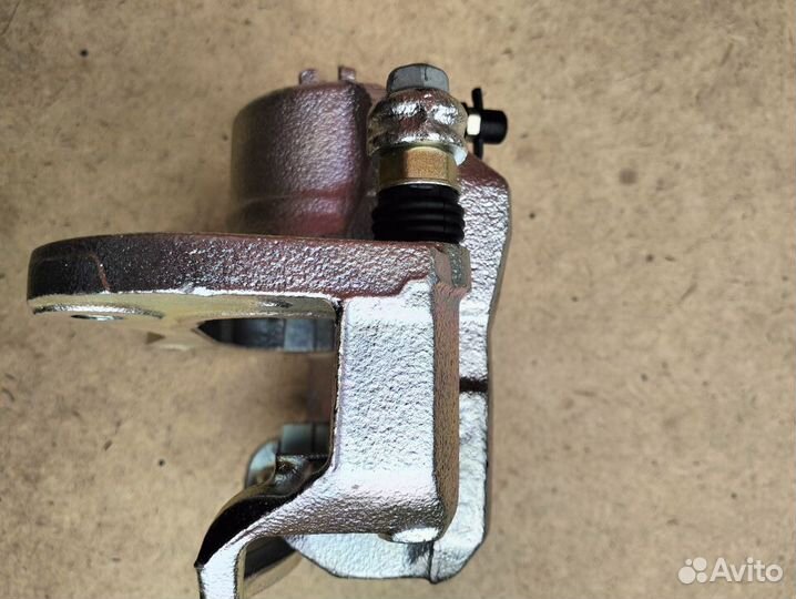 Суппорт передний правый Sportage Tucson 2004-2010