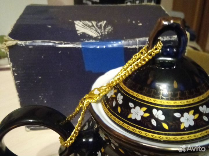 Три металлических коробочки из-под чая