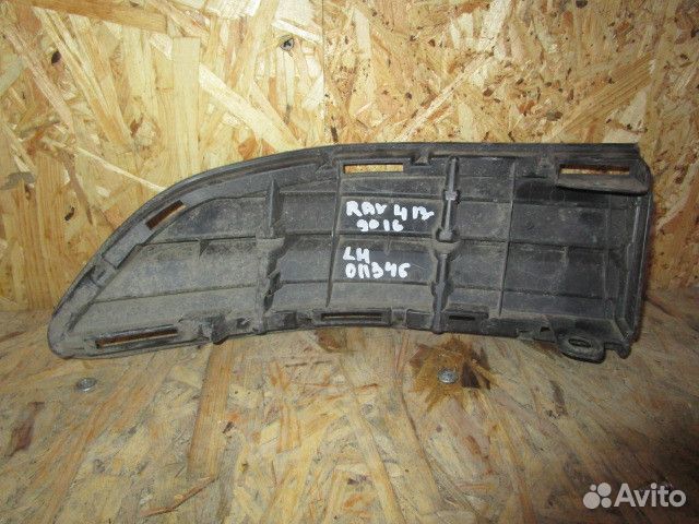 Решетка в бампер левая Toyota RAV 4 2013-2019 (до