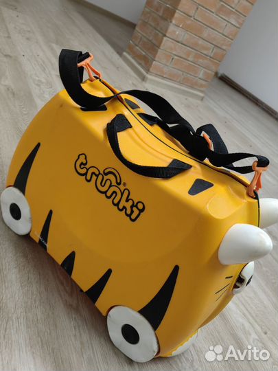 Чемодан на колесах trunki