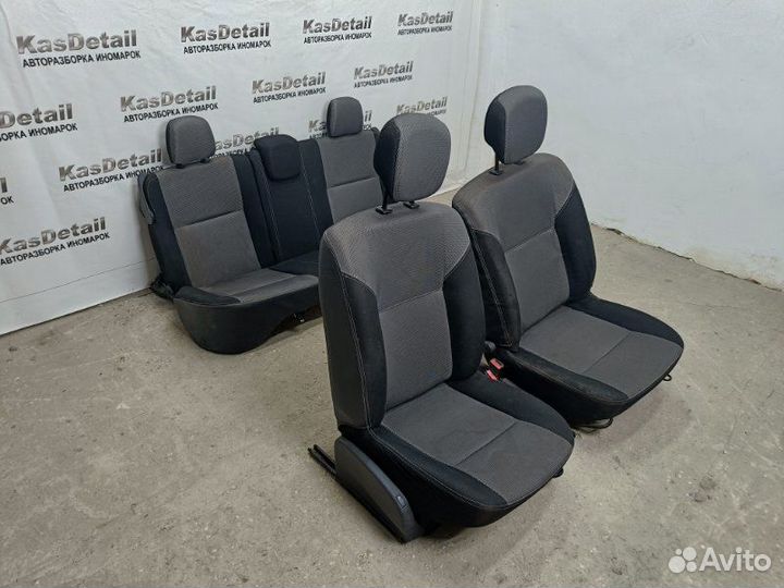 Сиденья комплект Renault Duster легковой универсал