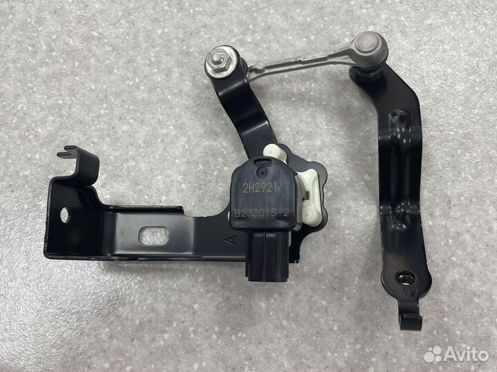 Датчик положения кузова Toyota Camry V70