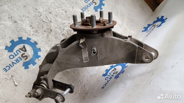 Range Rover Sport 14- Цапфа задняя правая 0654