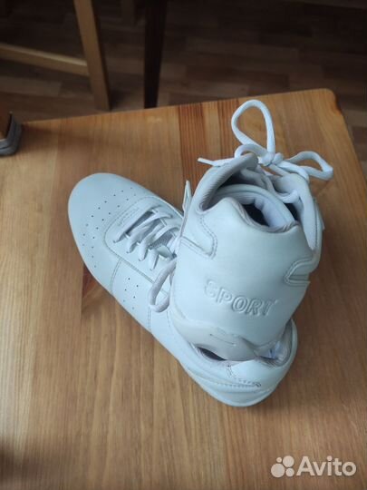 Кроссовки для чирлидинга и спортивных танцев