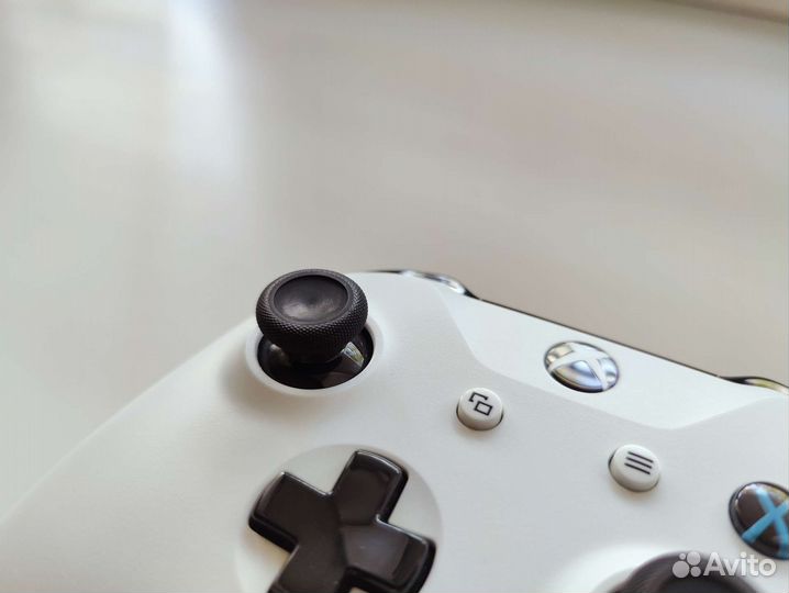 Геймпад Xbox белый (3 ревизия, Model 1708)