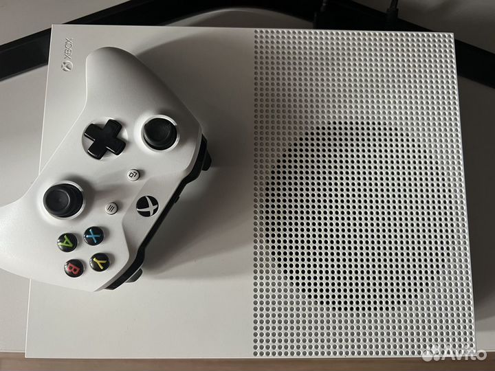 Xbox One S 500gb + 450 игр + live gold