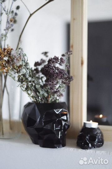 Кашпо череп