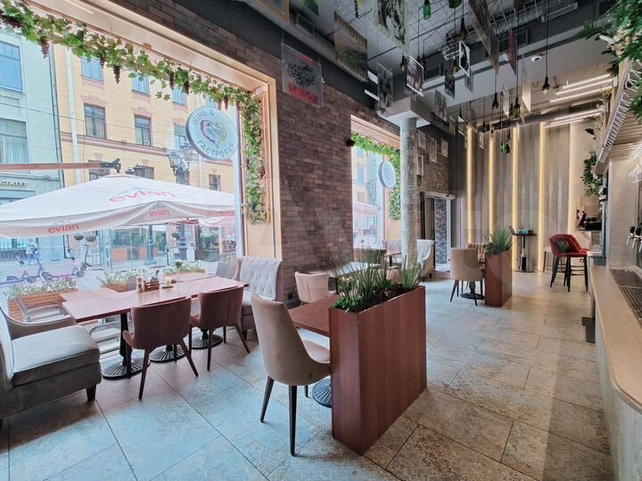 Помещение кафе с террасой у Невского, 230 м²