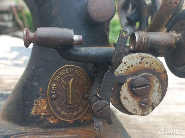 Швейная машинка зингер