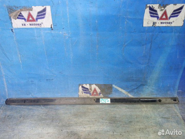 Накладка двери передняя правая Ford Fusion 2004