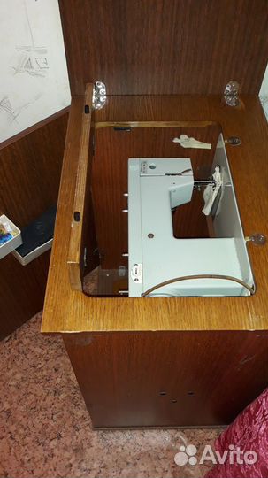 Швейная машина Чайка 143 с ножным приводом