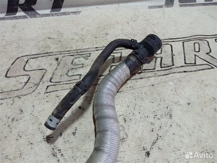 Патрубок системы охлаждения Volkswagen Passat B6