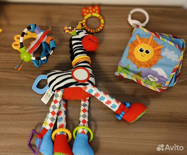 Развивающие игрушки для малышей пакетом