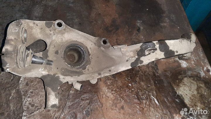 Кулак поворотный правый Audi A8, qu 4.2 2012г