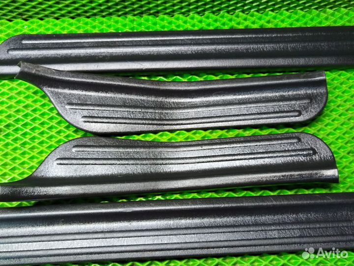 Комплект накладок порогов Mitsubishi carisma