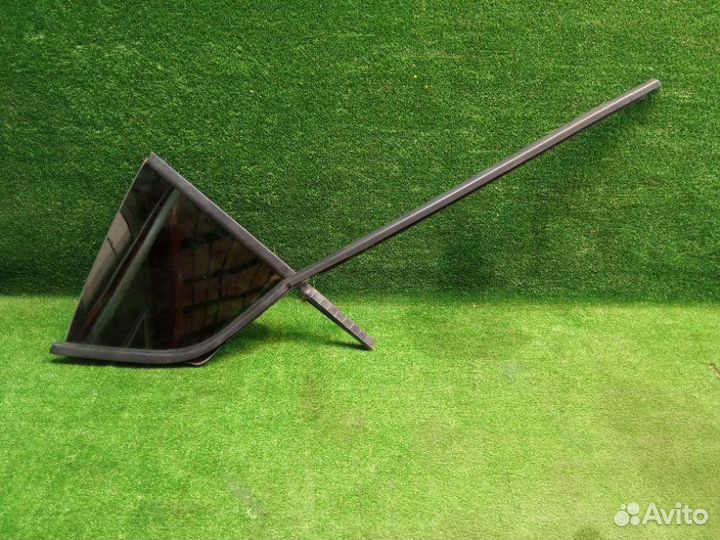 Стекло двери (форточка) заднее правое Skoda