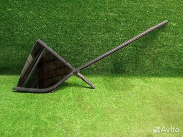 Стекло двери (форточка) заднее правое Skoda