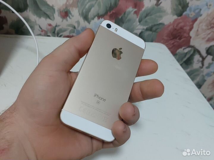 iPhone SE, 32 ГБ