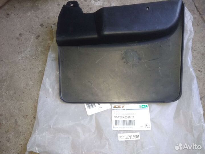 Брызговик toyota land cruiser prado передний левый