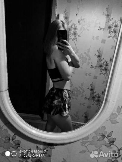 Администратор, официант, продавец-консультант