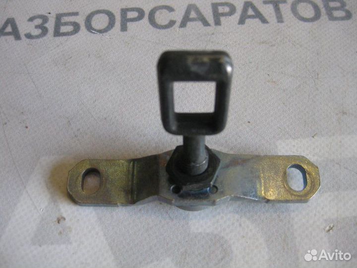 Часть ответная замка стекла багажника Volkswagen