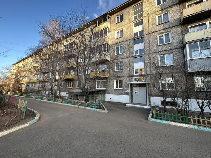 Комната 46 м² в 2-к., 3/5 эт.