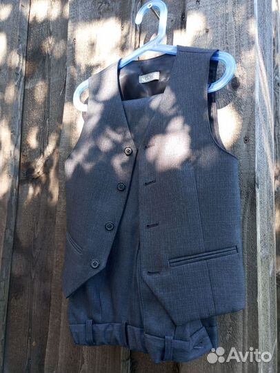 Школьные брюки и жилет 134