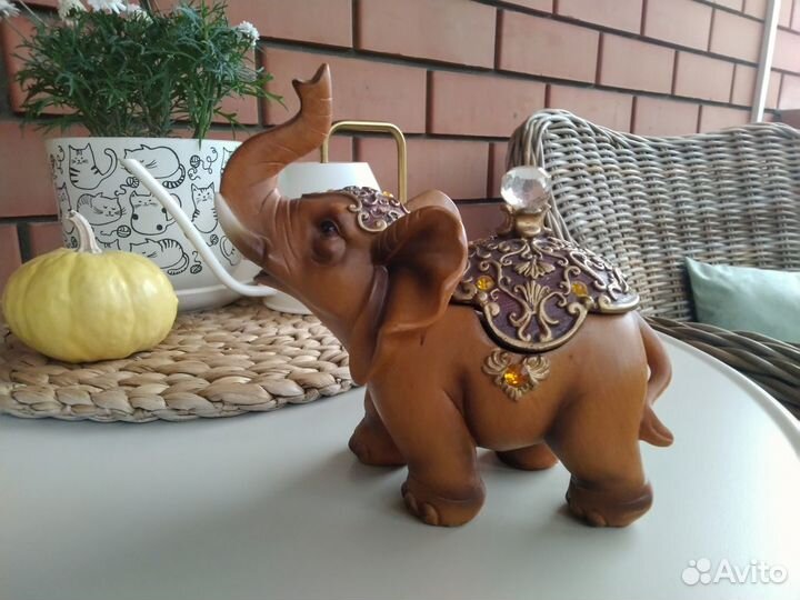 Статуэтка-шкатулка слон