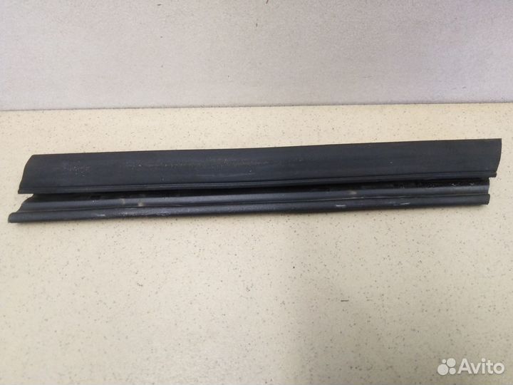 Накладка стекла заднего левого X1 E84 2009