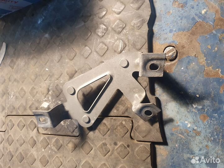 Кронштейн круиза BMW E39