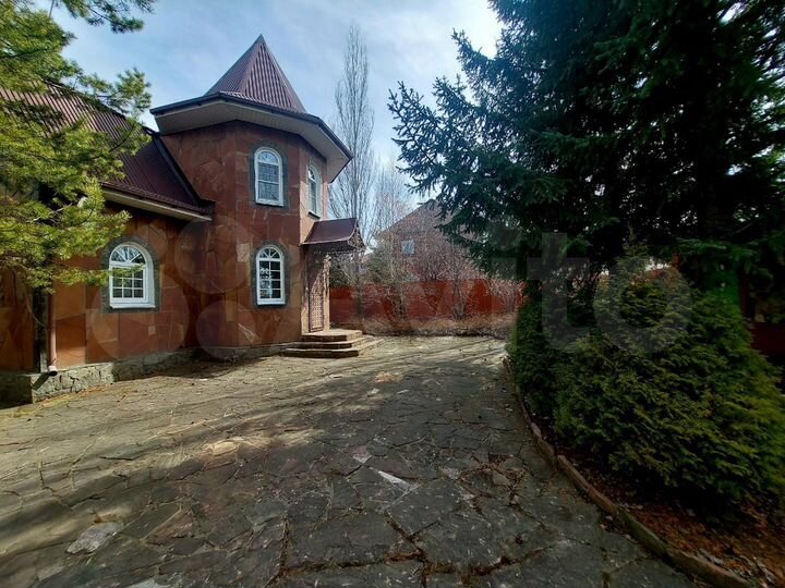 Коттедж 200 м² на участке 32 сот.