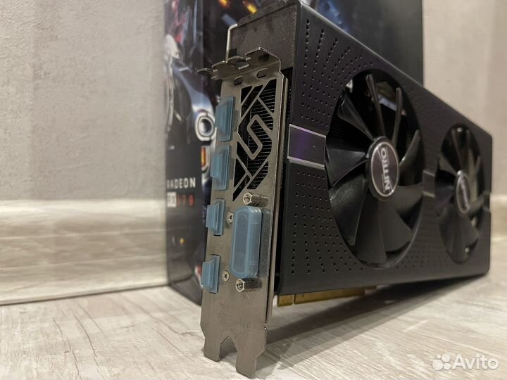 Видеокарта Sapphire Nitro+ RX570 8GB из компьютера