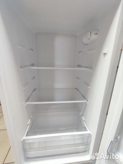 Холодильник почти новый hi